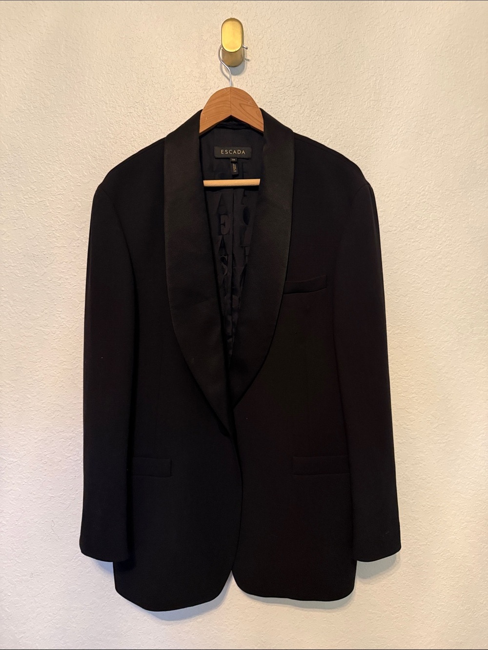 Perfect Escada black tuxedo black shawl lapel 38